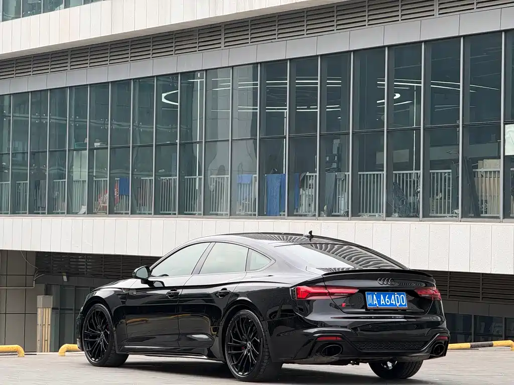 AUDI RS 5