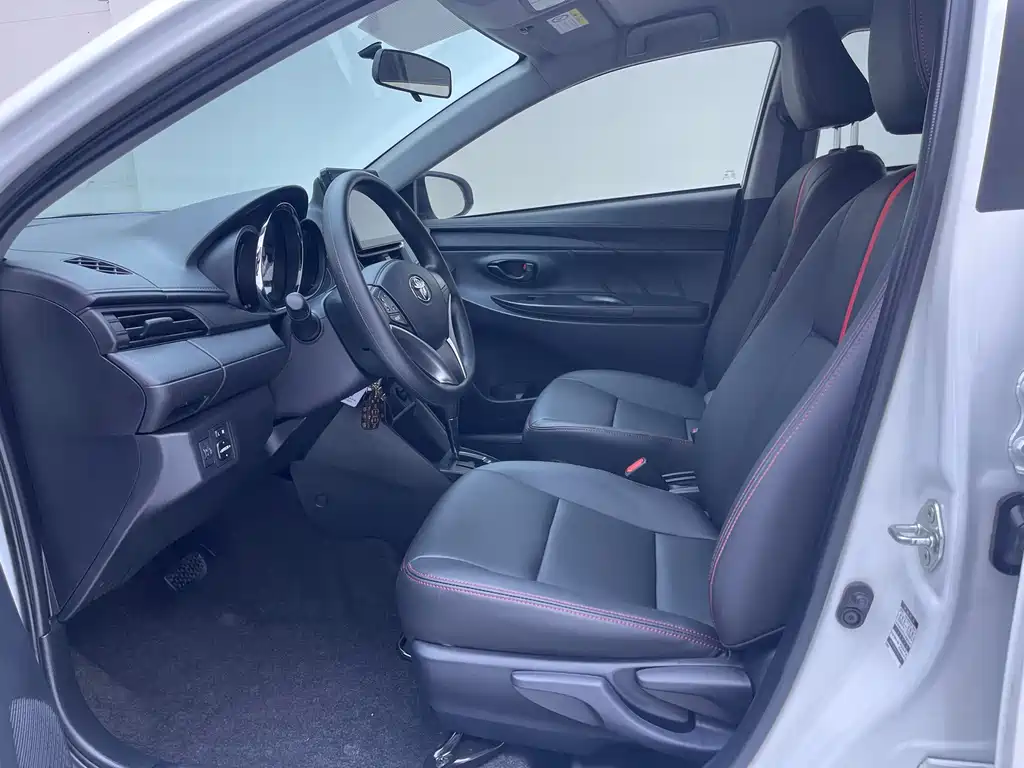 Toyota Yaris L — миниатюра 7