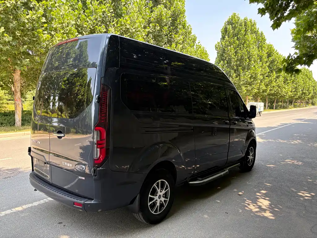 Ford Transit 2024 2.0T AT Luxury 6-9 мест