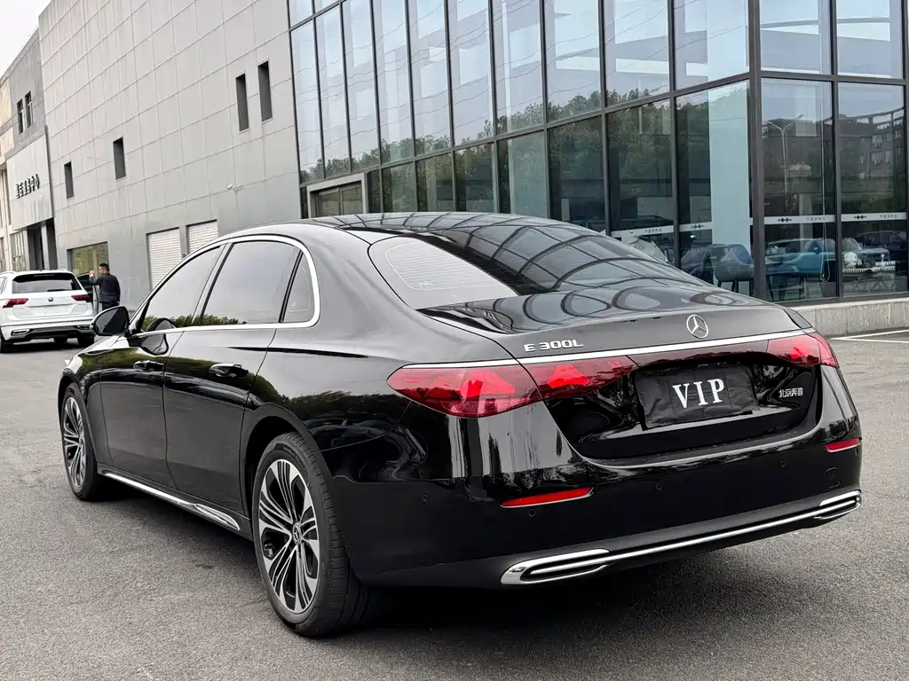 Mercedes-Benz E-Class — миниатюра 14