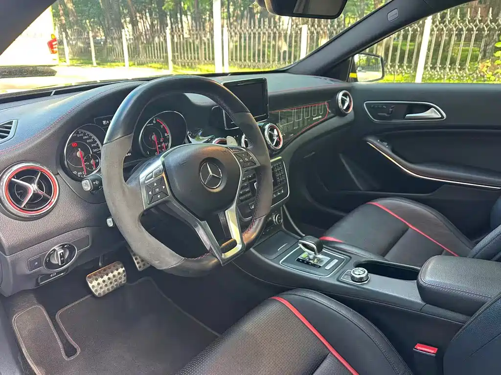 Mercedes-Benz GLA AMG — миниатюра 12