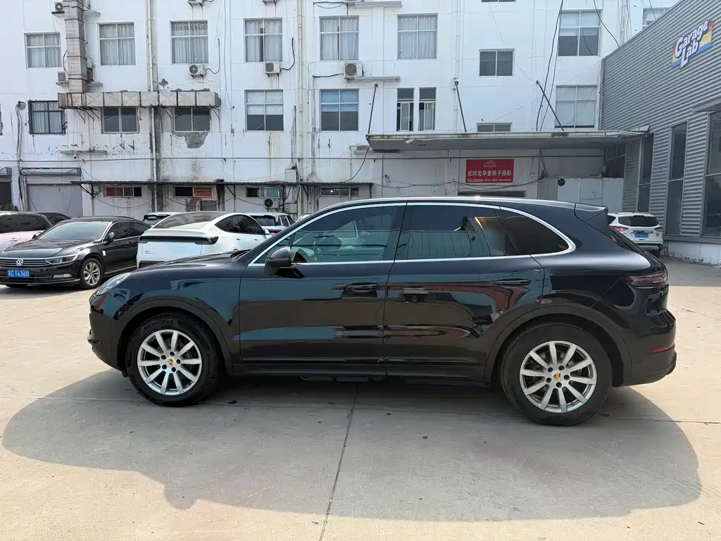 Porsche Cayenne — миниатюра 6