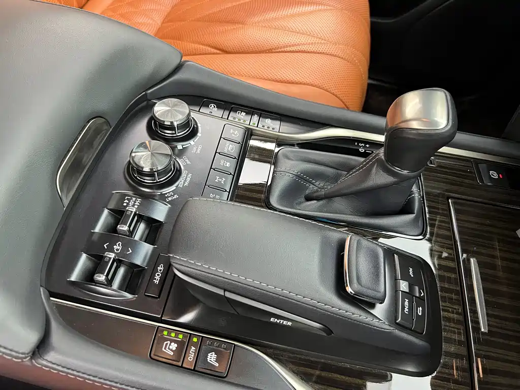 Lexus LX — миниатюра 17