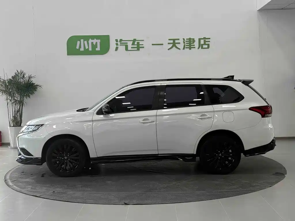Mitsubishi Outlander 2021 2.0L 5 мест