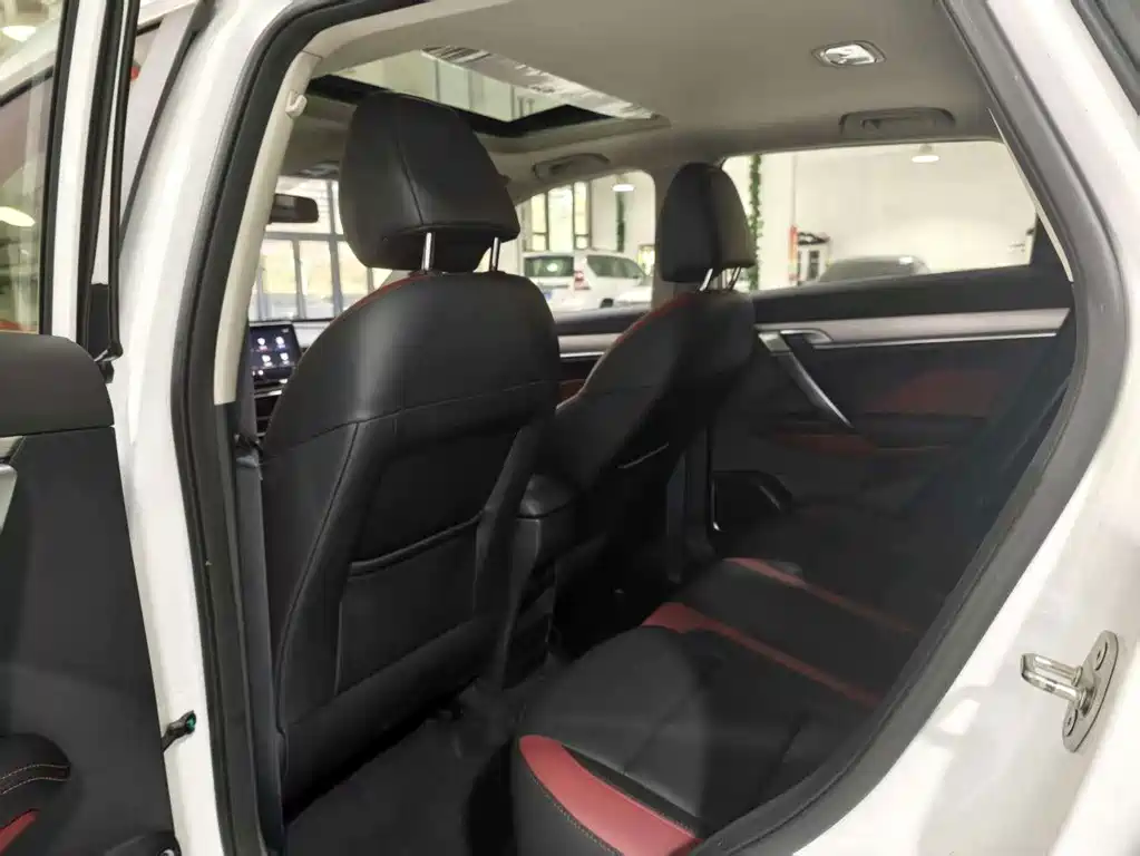 Geely Binyue — миниатюра 10