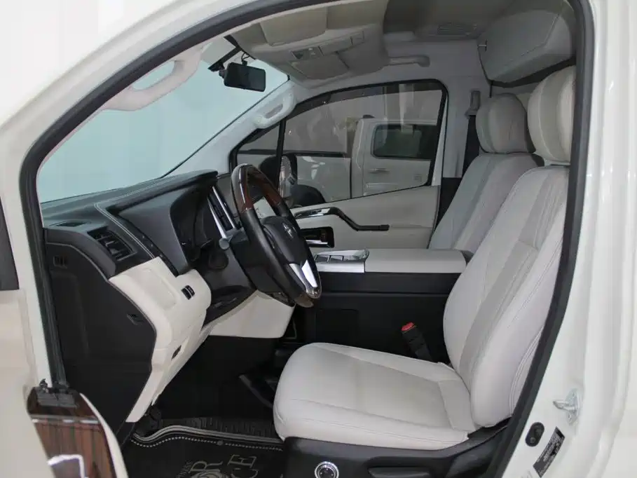 Toyota Hiace — миниатюра 6
