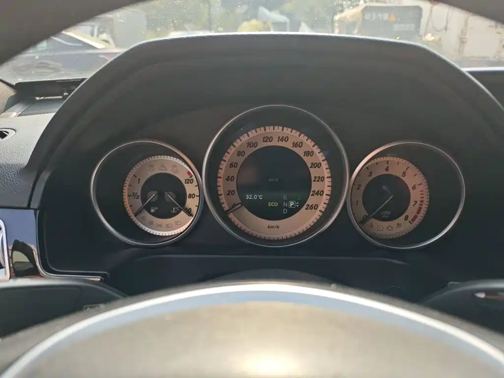Mercedes-Benz E-Class — миниатюра 7