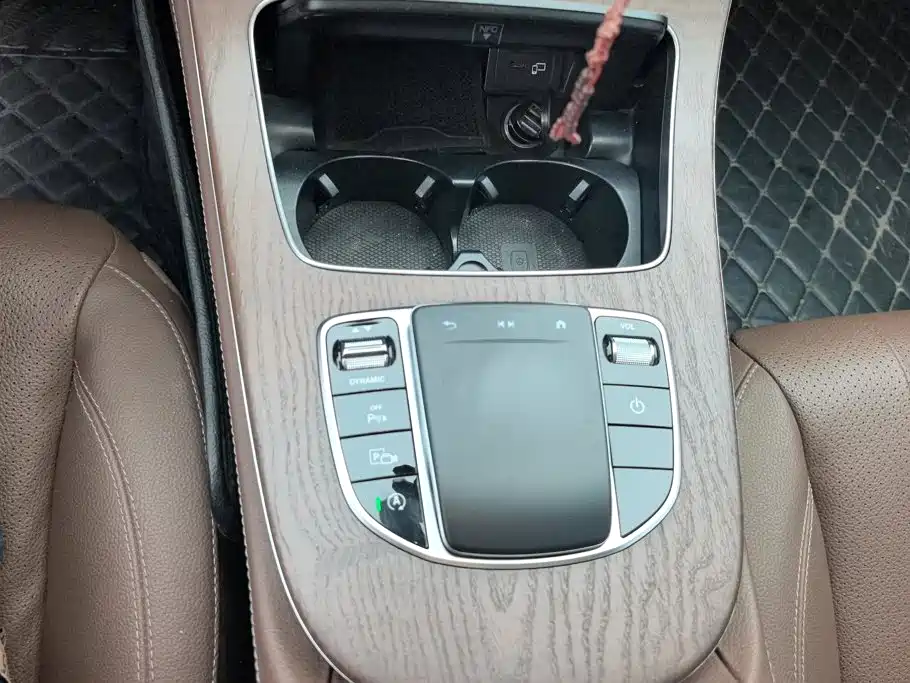 Mercedes-Benz E-Class — миниатюра 16
