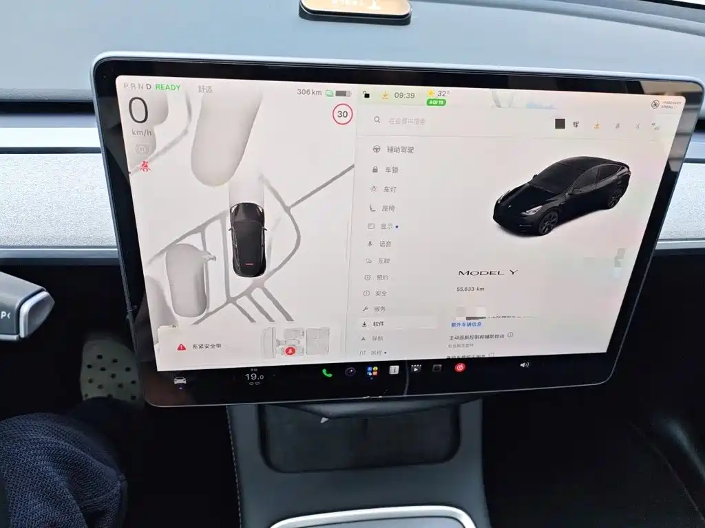 Tesla Model Y — миниатюра 12