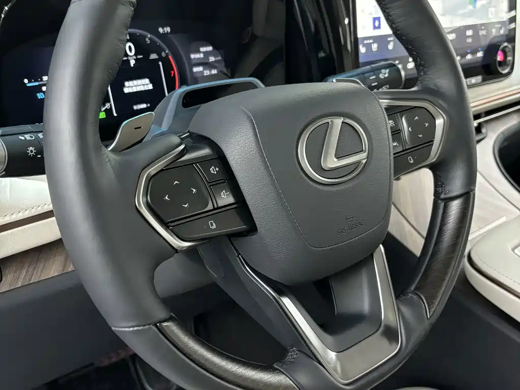 Lexus LM — миниатюра 5
