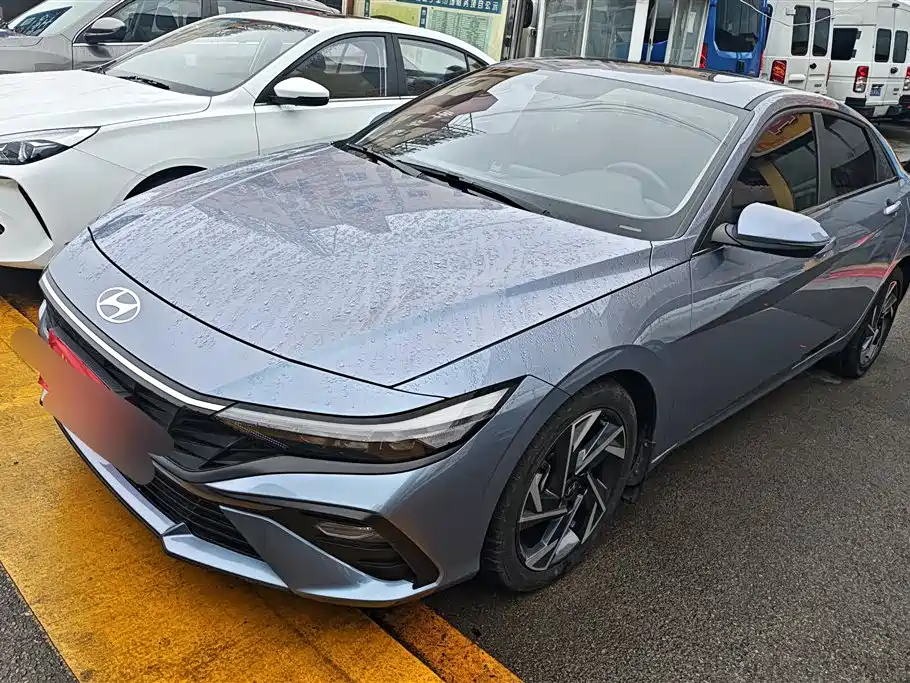 HYUNDAI ELANTRA