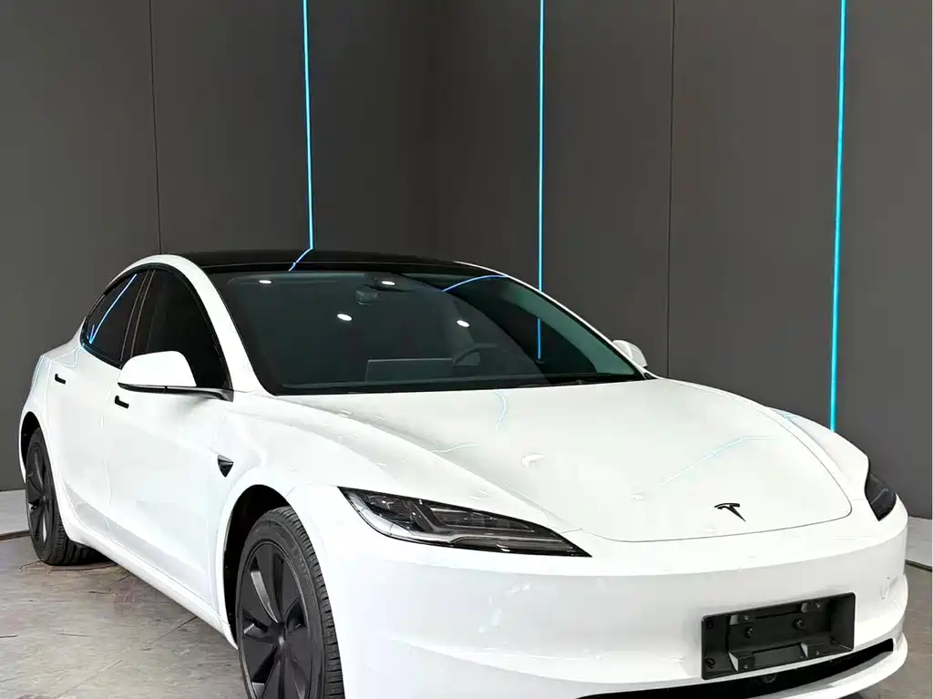 Tesla Model 3 — миниатюра 3