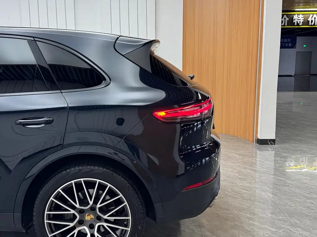 Porsche Cayenne — миниатюра 18