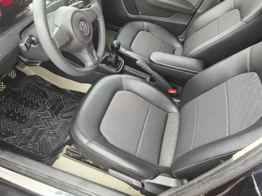 Volkswagen Santana — миниатюра 9