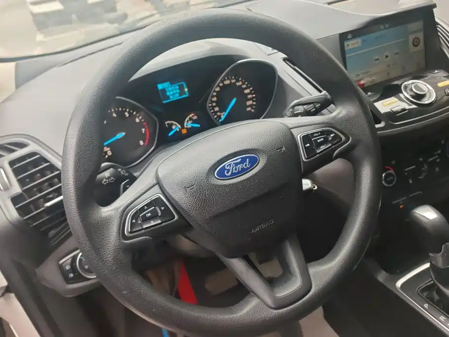 Ford Kuga — миниатюра 15