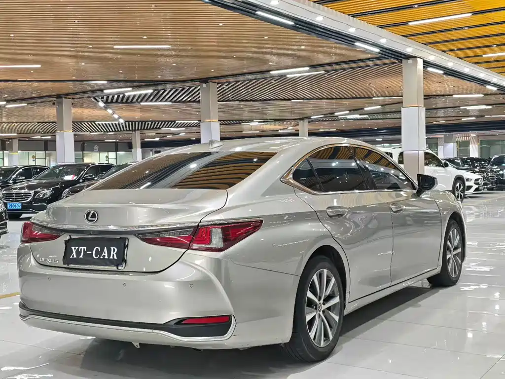 Lexus ES 2020 200