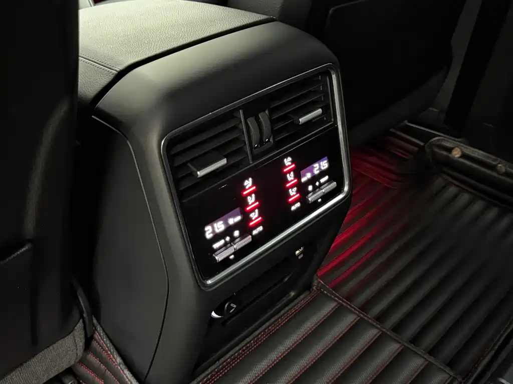 Porsche Cayenne — миниатюра 10