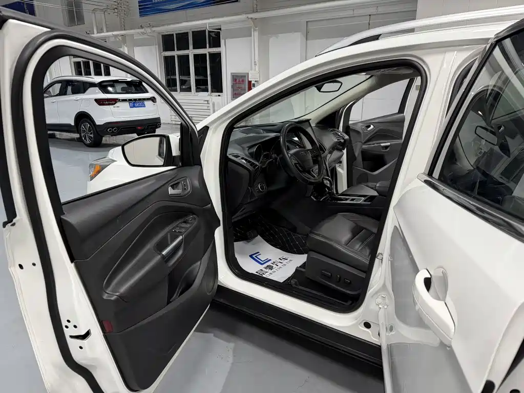 Ford Kuga — миниатюра 9