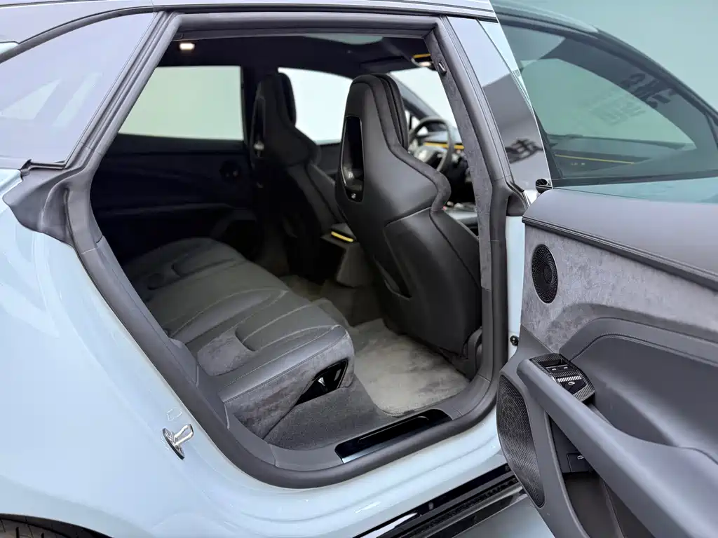 LOTUS SPORTS CAR EMEYA FLOWERS