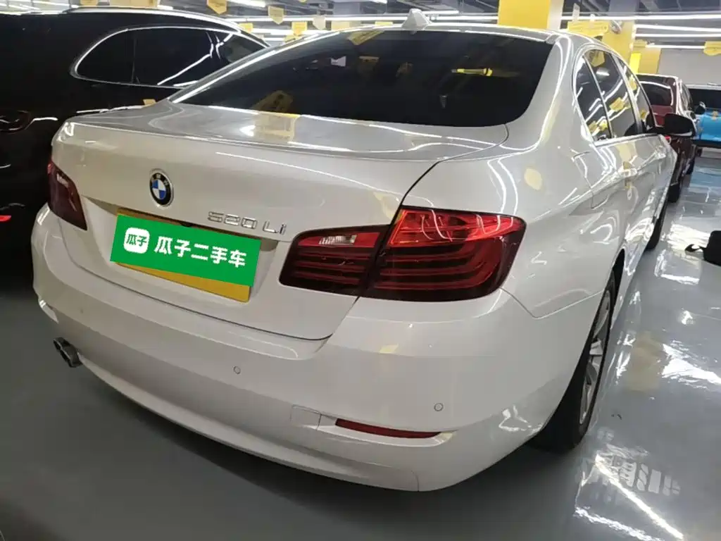 BMW 5 Series — миниатюра 7
