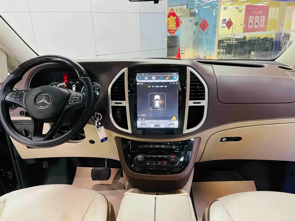 Mercedes-Benz Vito 2021 2.0T Elite 7 мест