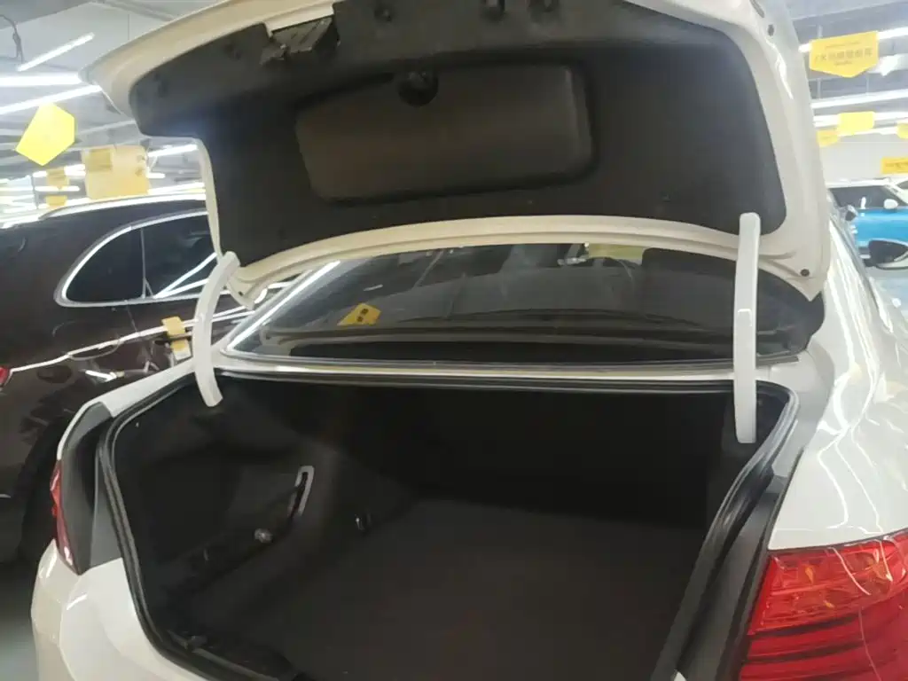 BMW 5 Series — миниатюра 19