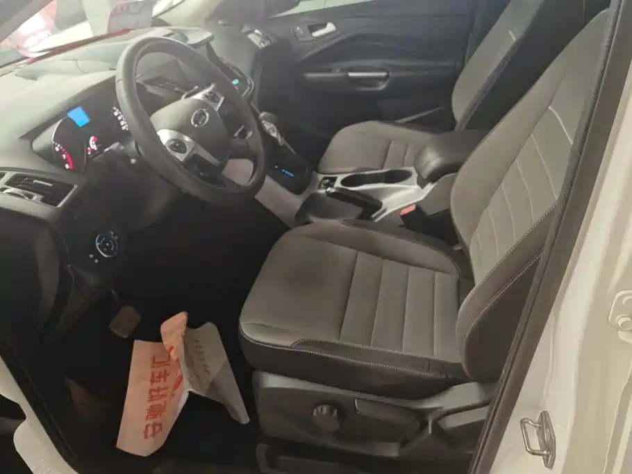 Ford Kuga — миниатюра 9