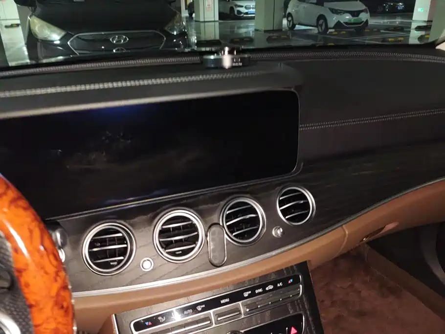 Mercedes-Benz E-Class — миниатюра 13