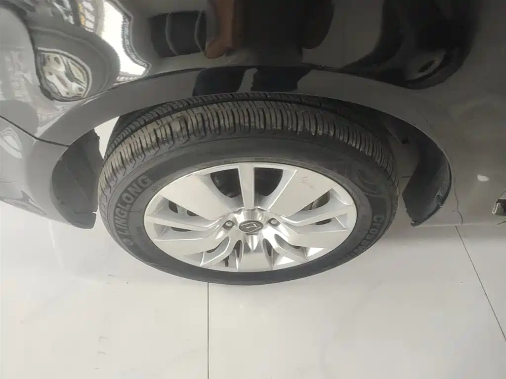 Luxgen Big 7 MPV — миниатюра 23