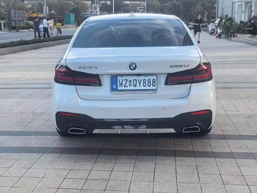 BMW 5 Series — миниатюра 6