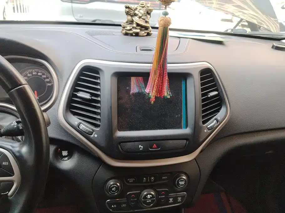 Jeep Cherokee — миниатюра 13