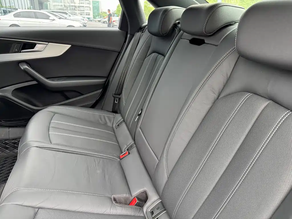 Audi A4L — миниатюра 5