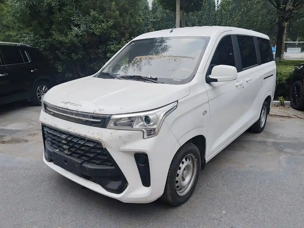 Dongfeng 380 2022 1.5L 7 мест