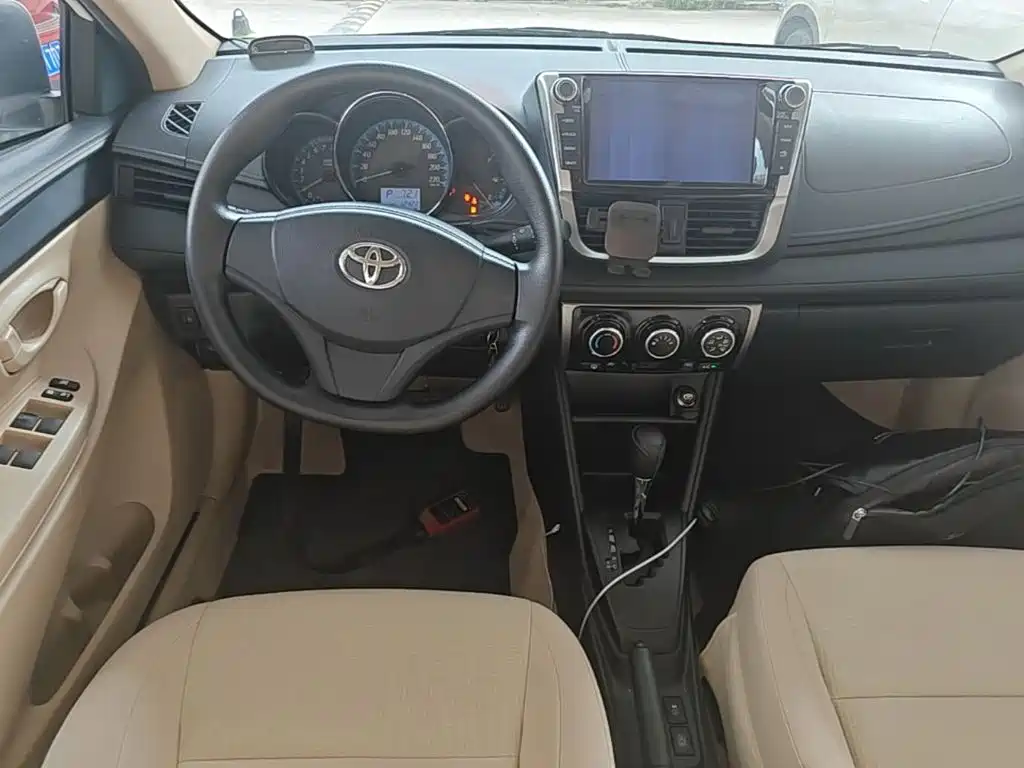 Toyota Yaris L — миниатюра 10
