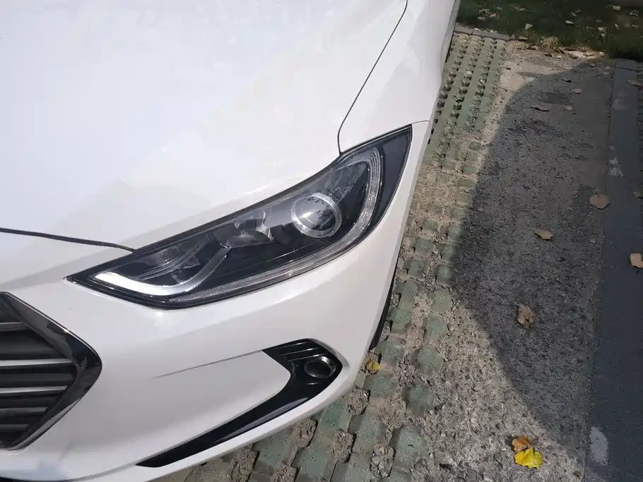 Hyundai Elantra — миниатюра 5
