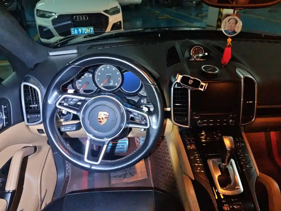 Porsche Cayenne — миниатюра 15