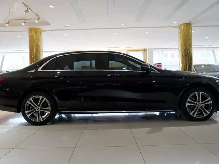 Mercedes-Benz E-Class — миниатюра 17