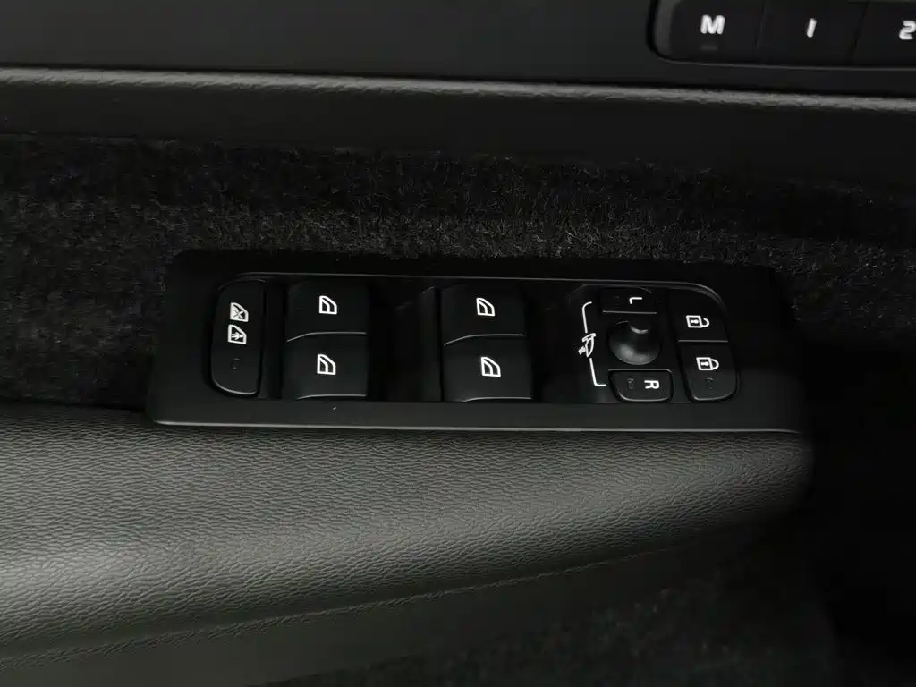 Volvo XC40 — миниатюра 9