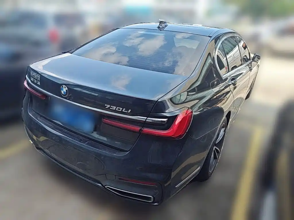 BMW 7 Series — миниатюра 10