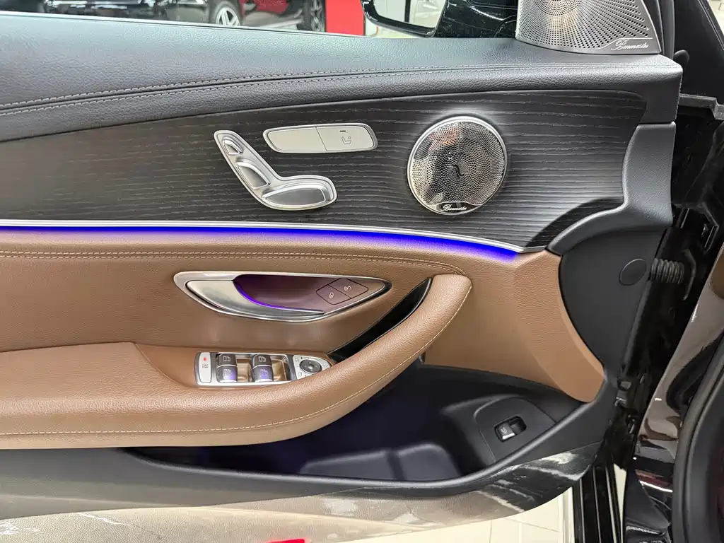 Mercedes-Benz E-Class — миниатюра 18