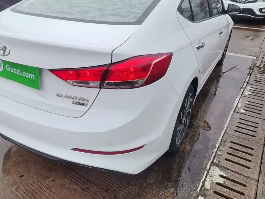 Hyundai Elantra — миниатюра 8