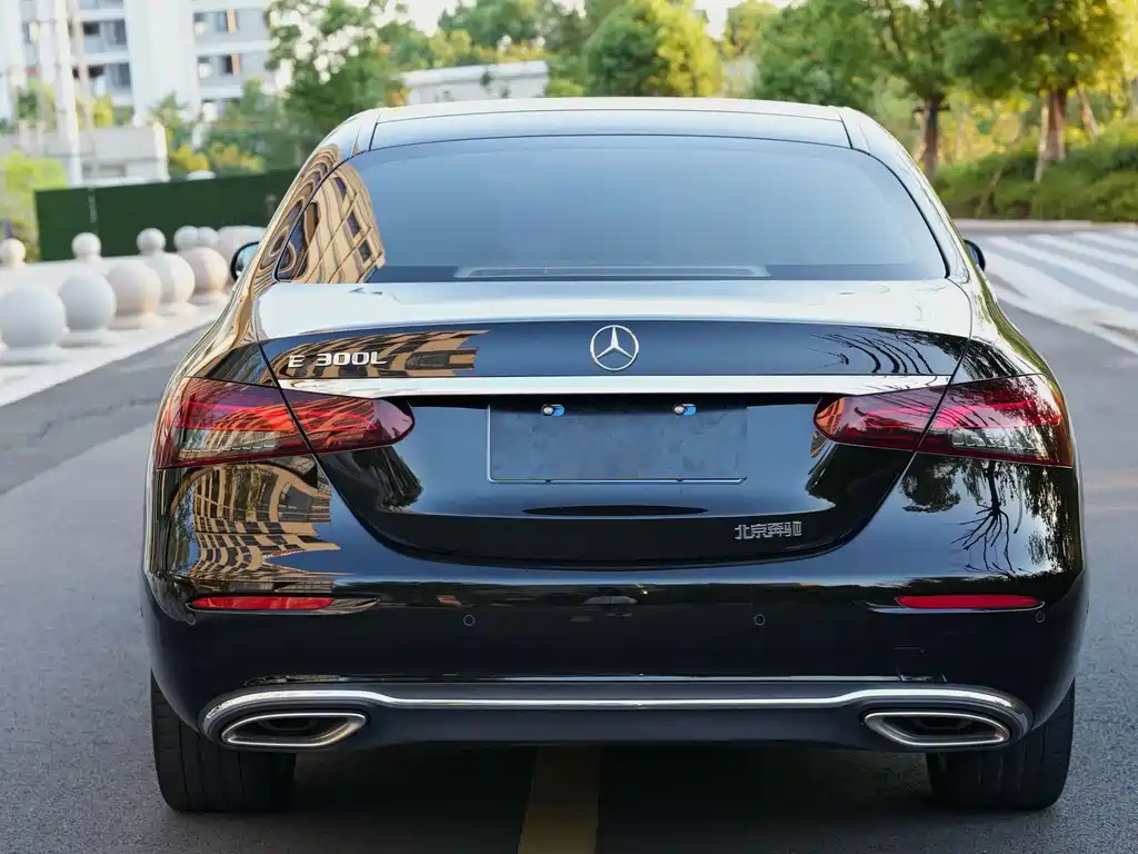 Mercedes-Benz E-Class — миниатюра 12