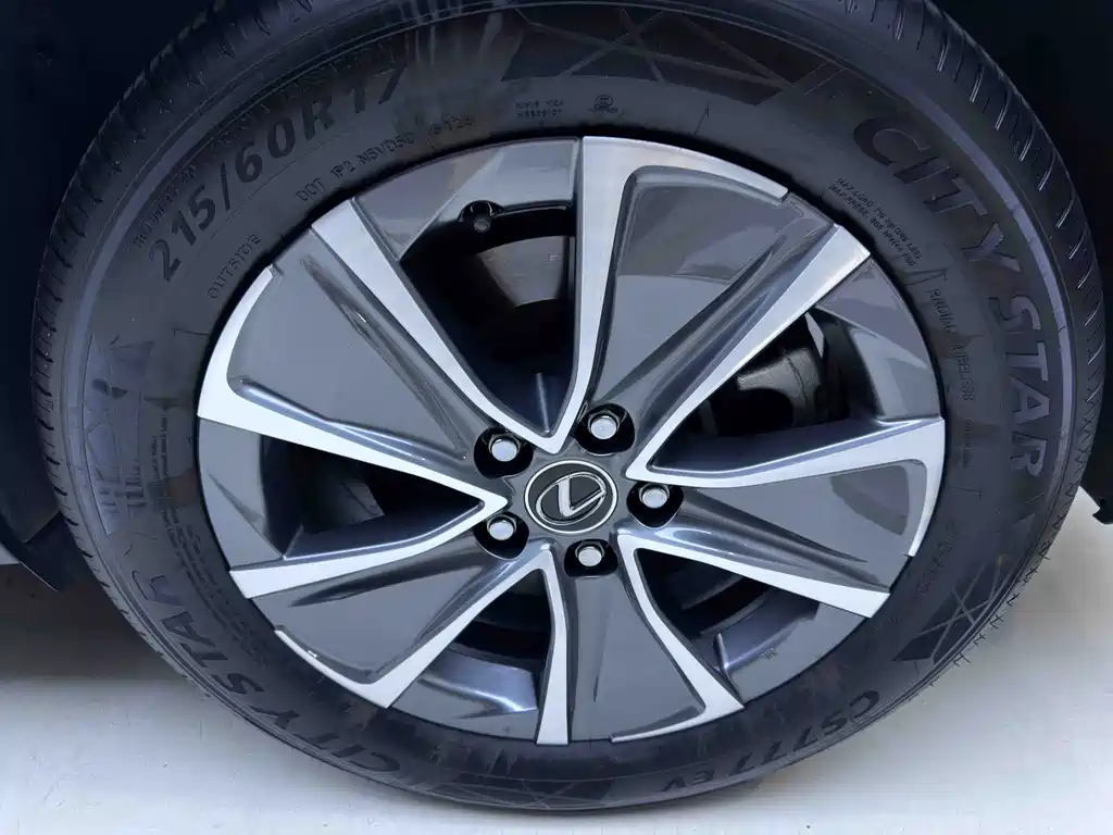Lexus UX New Energy — миниатюра 18