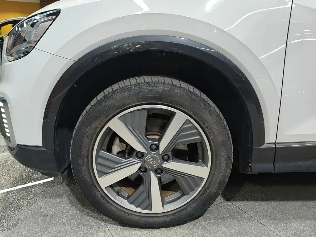 Audi Q2L e-tron — миниатюра 16