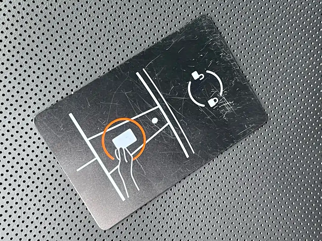 Tesla Model 3 — миниатюра 15