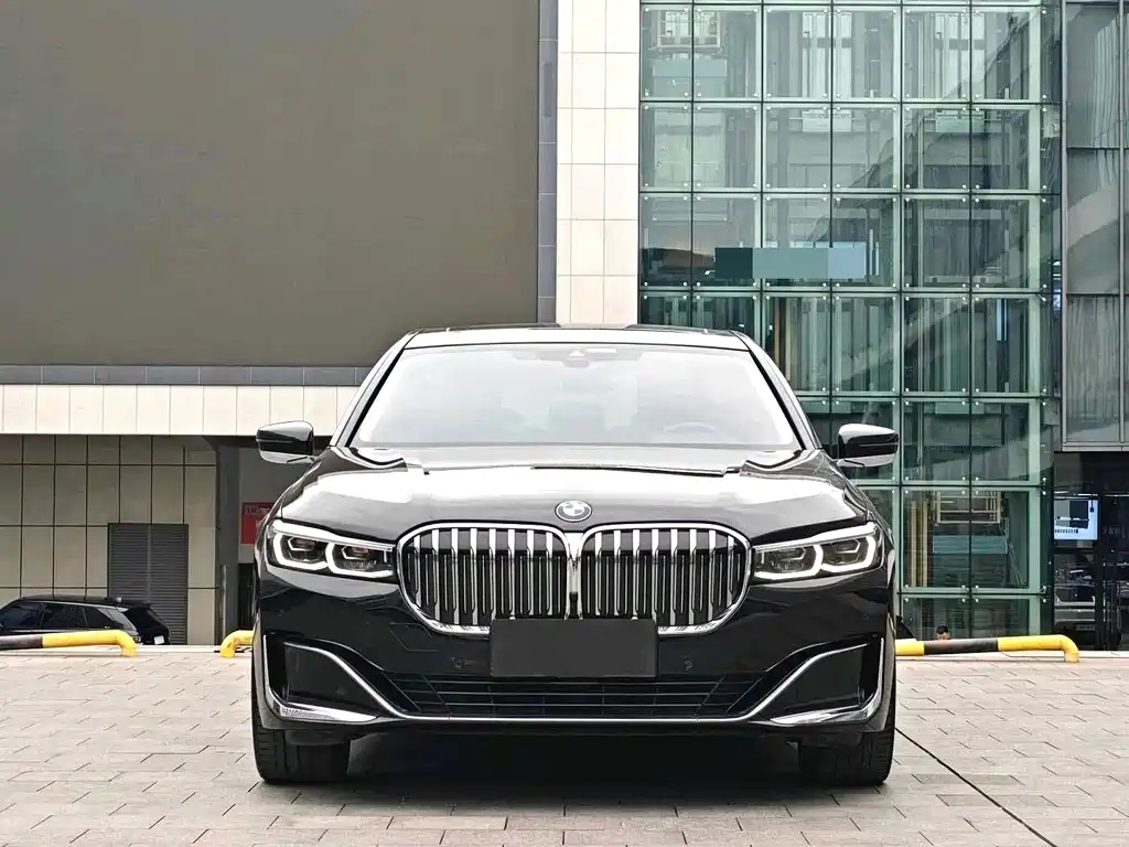 BMW 7 Series — миниатюра 2