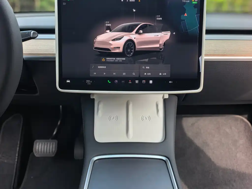 Tesla Model Y — миниатюра 14