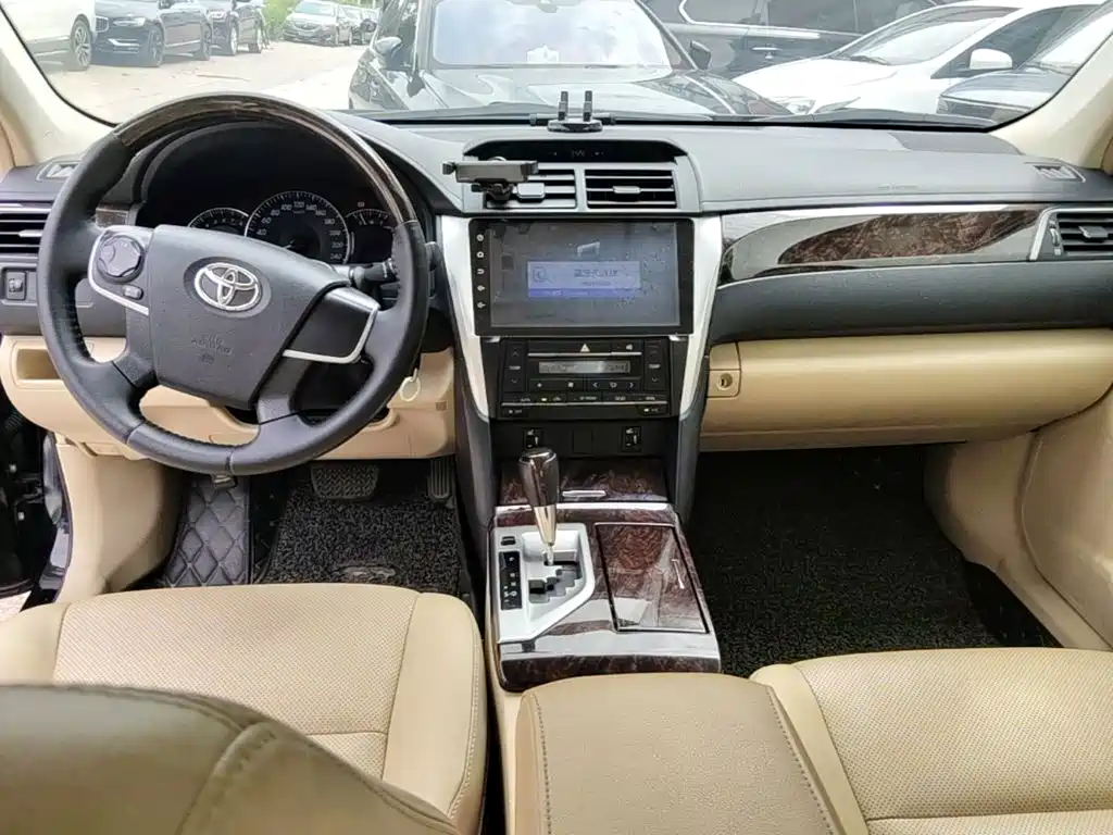 Toyota Camry — миниатюра 12