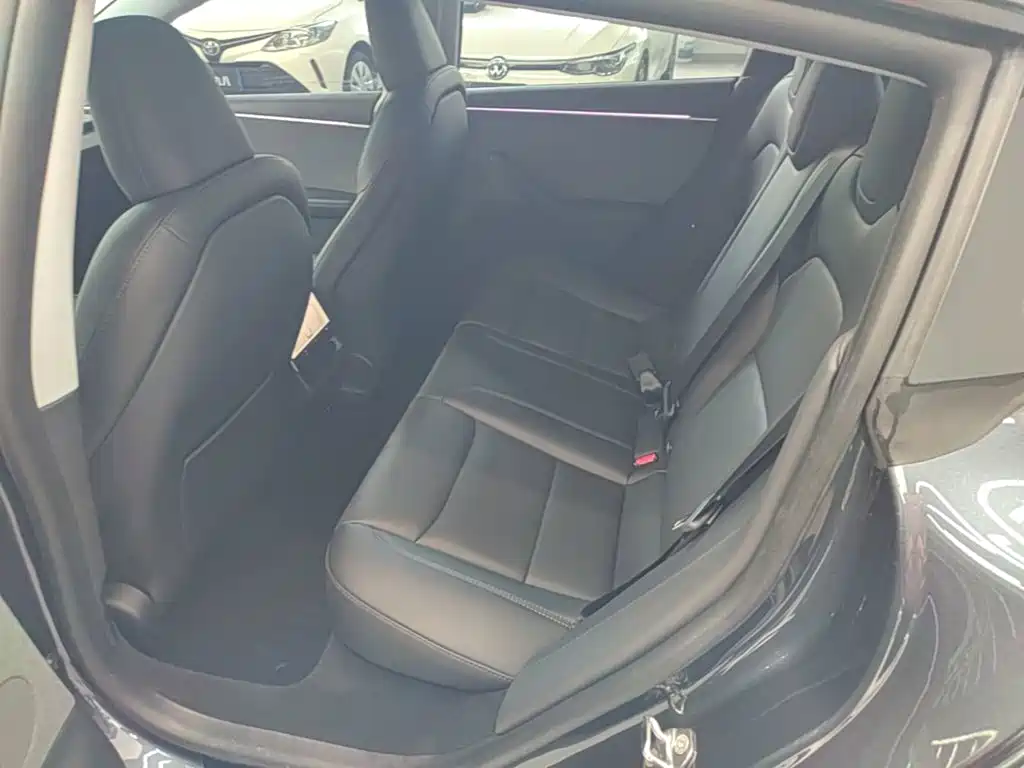 Tesla Model 3 — миниатюра 17
