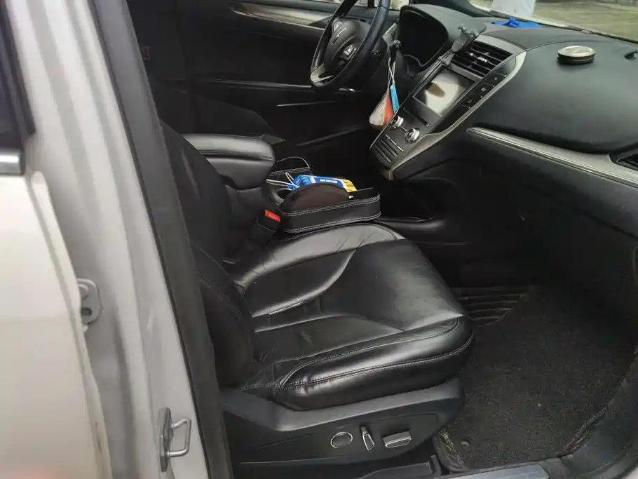 Lincoln MKC — миниатюра 8